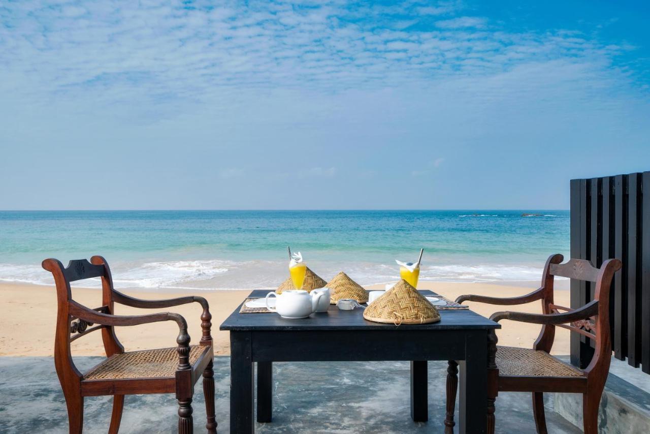 Blue Parrot Beach Villa Ambalangoda  Exterior photo