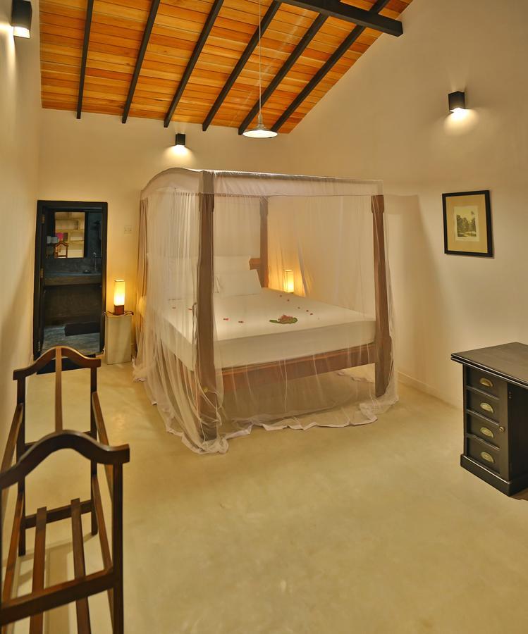 Blue Parrot Beach Villa Ambalangoda  Exterior photo