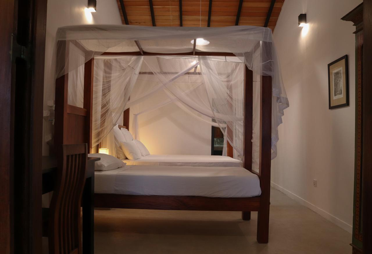 Blue Parrot Beach Villa Ambalangoda  Exterior photo