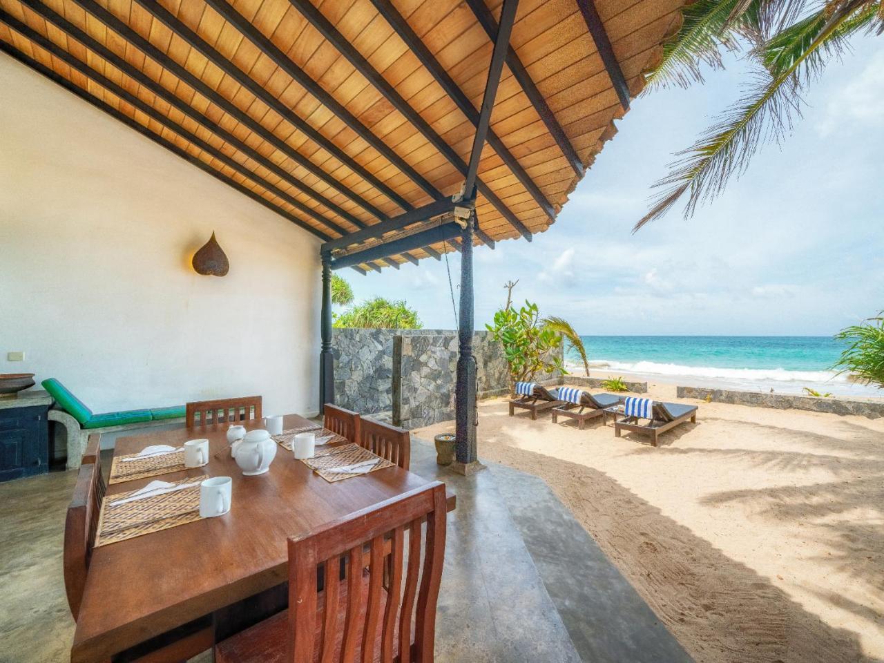 Blue Parrot Beach Villa Ambalangoda  Exterior photo